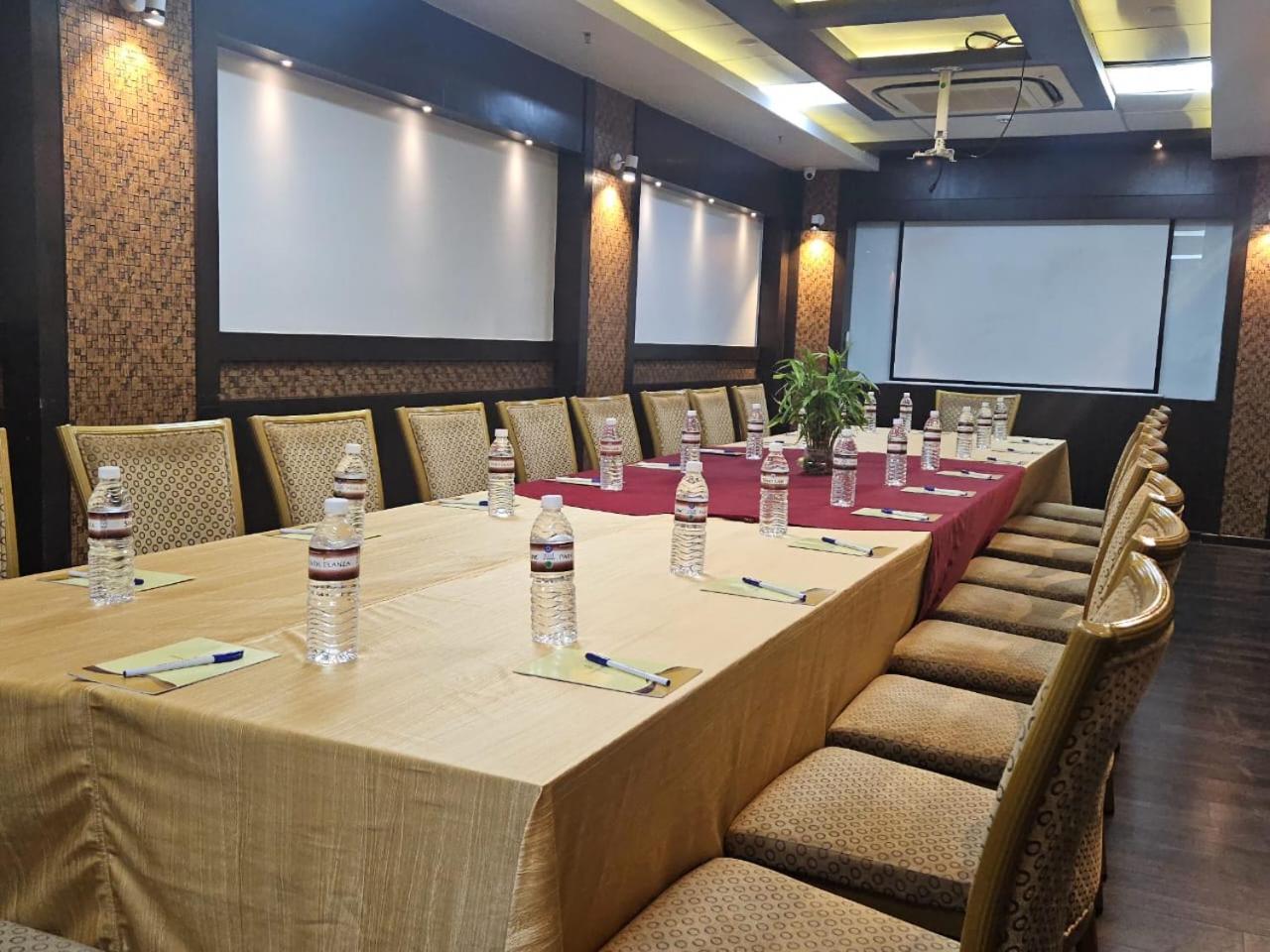 Hotel Park Elanza Chennai Esterno foto
